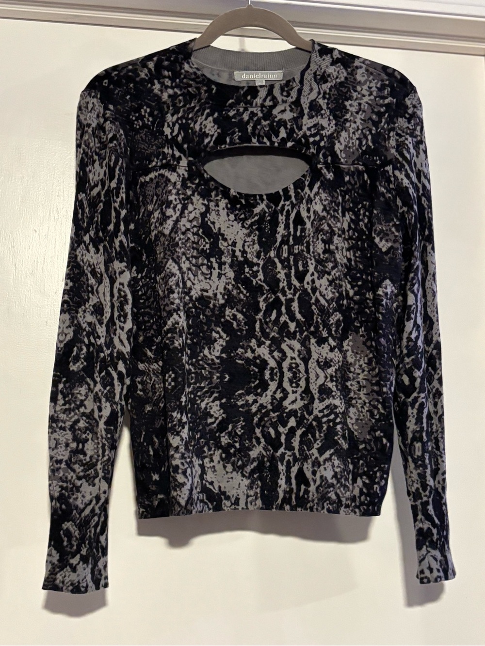 🌸Daniel Rainn Black & Gray Abstract Cutout Long-Sleeve Top